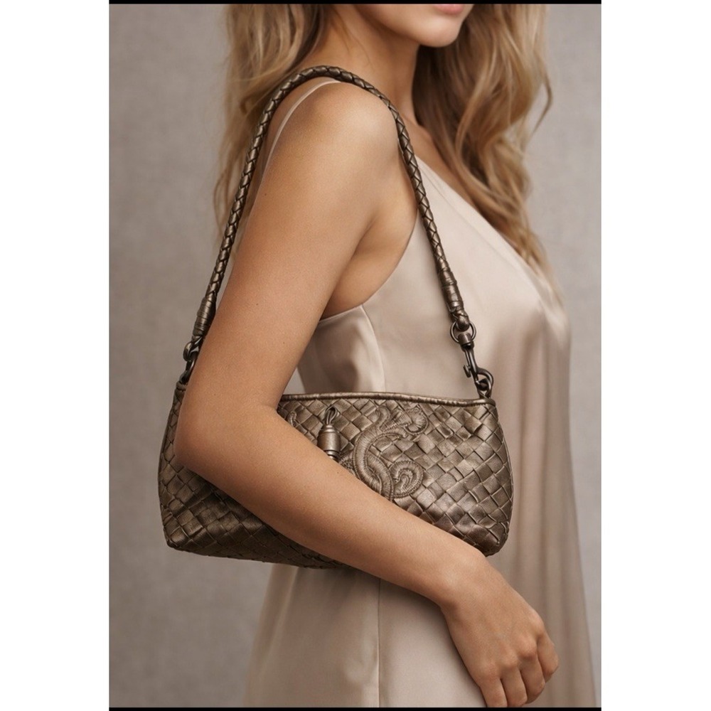 Metallic Silver Leather Cochni Italy Purse with Mirror Shoulder Strap 10x4.5 EUC